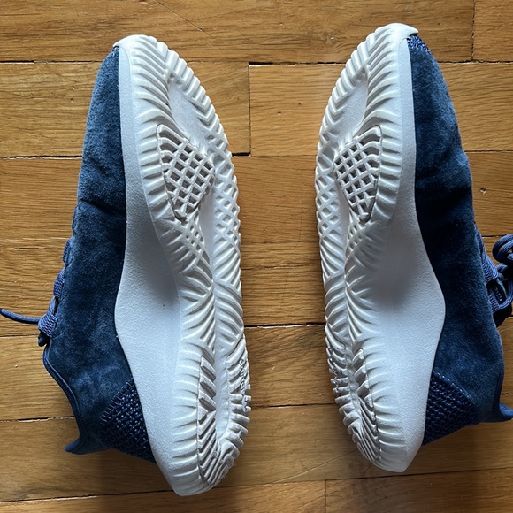 Adidas suede shoe - Picture 3 of 4